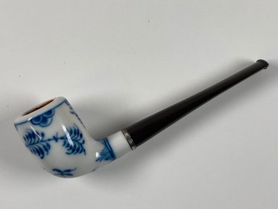 Royal Copenhagen Pibe i blå musselmalet