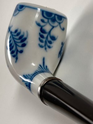 Royal Copenhagen Pibe i blå musselmalet