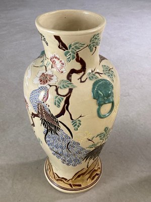 To kinesiske gulvvaser dekor af fugle blomster og botaniske motiver i porcelæn