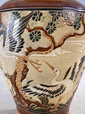 To kinesiske gulvvaser dekor af fugle blomster og botaniske motiver i porcelæn