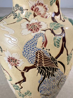 To kinesiske gulvvaser dekor af fugle blomster og botaniske motiver i porcelæn