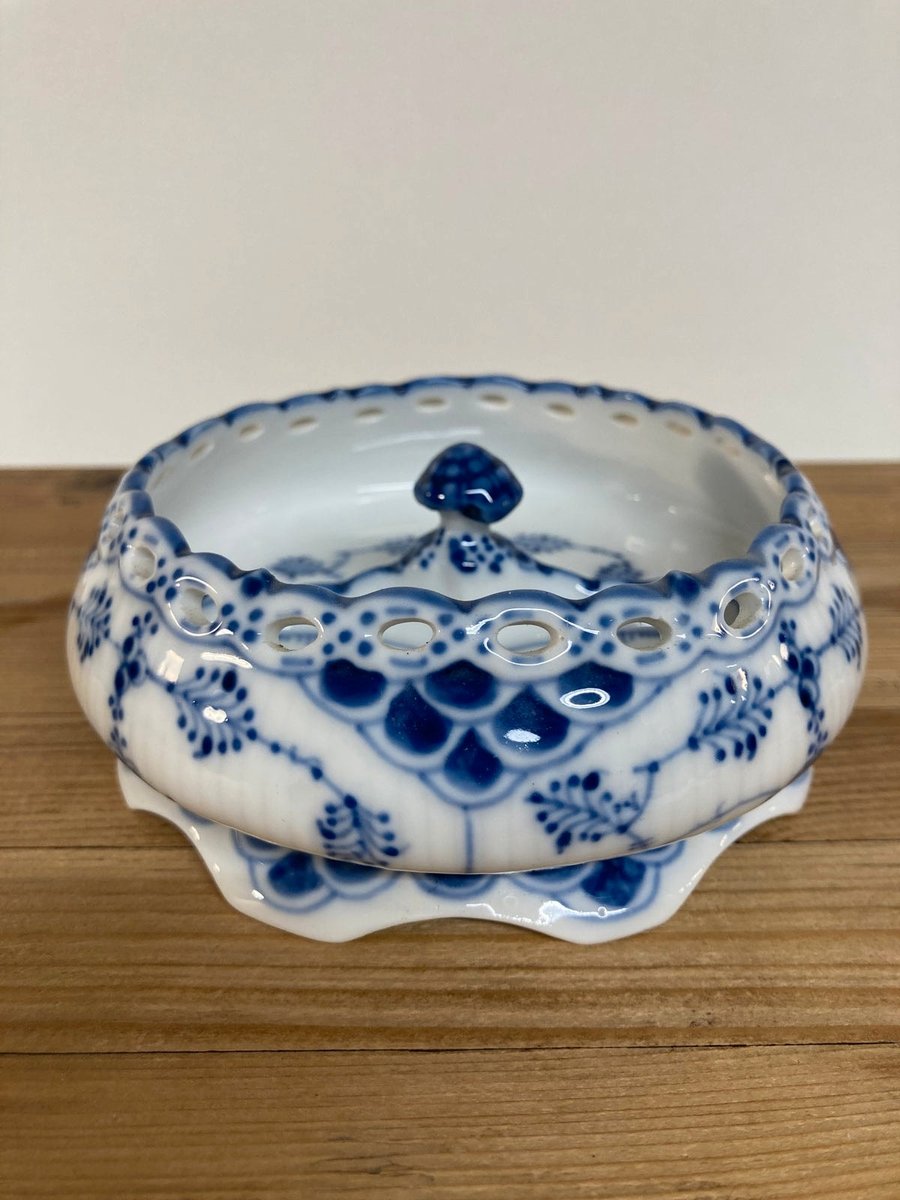 Royal Copenhagen Musselmalet Riflet Fad