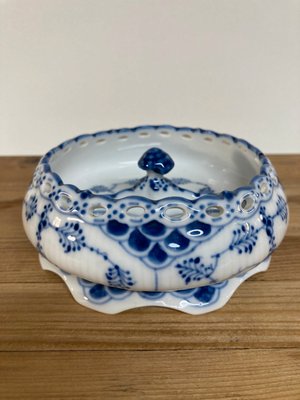 Royal Copenhagen Musselmalet Riflet Fad