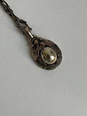 Georg Jensen halskæde 1997 Års smykke vedhæng med kæde udført i 925 sølv.