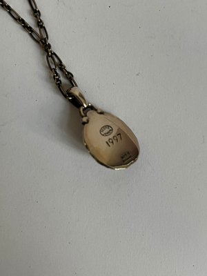 Georg Jensen halskæde 1997 Års smykke vedhæng med kæde udført i 925 sølv.