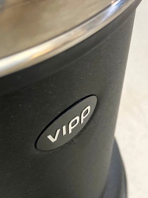 Vipp skaldespand i lille model toiletspand i mat sort med børstet stål låg