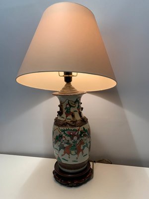 Kinesisk bordlampe, med skærm
