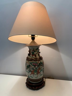 Kinesisk bordlampe, med skærm