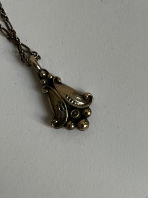 Georg Jensen halskæde 1993  Års smykke vedhæng med kæde udført i 925 sølv.