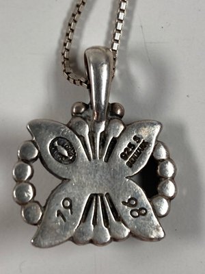 Georg Jensen årssmykke fra 1998 sat i venezia kæde