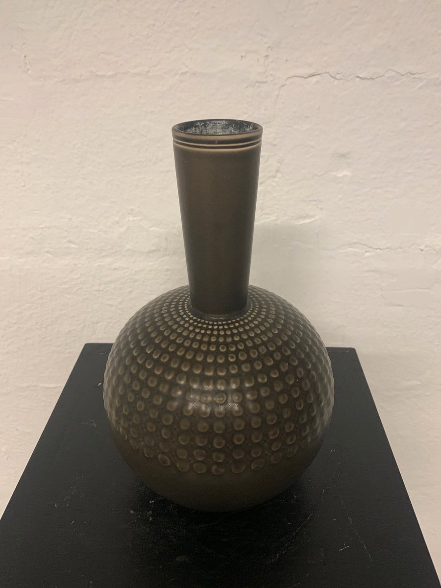 Aluminia vase