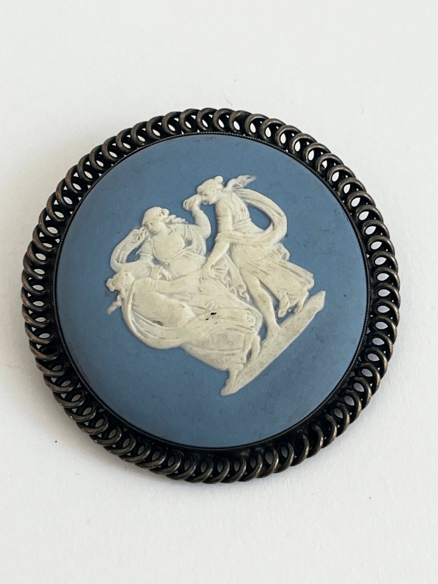 Wedgwood broche af sølv.