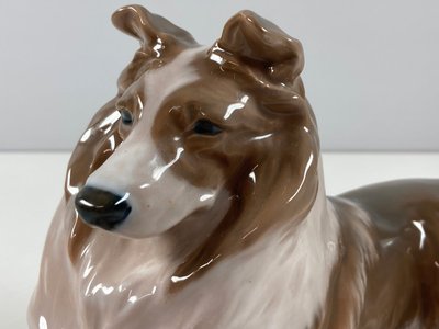 Royal Copenhagen kongelig figur af hund nummer 1701