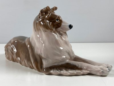 Royal Copenhagen kongelig figur af hund nummer 1701