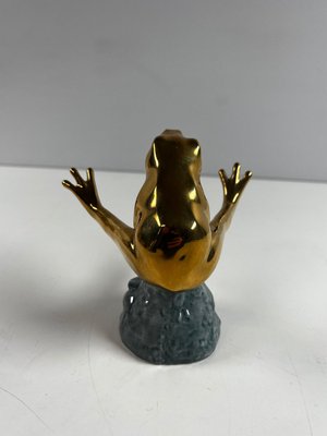 Royal Copenhagen figur af frø nr 555, guld frø på sten.