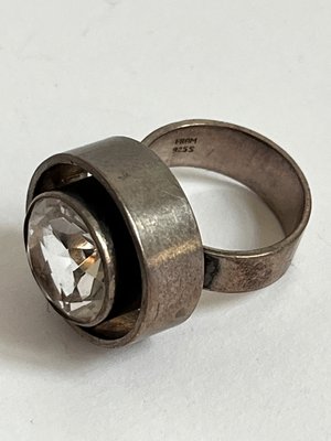From ring i sølv med bjergkrystal , sølvkæde med sølv vedhæng