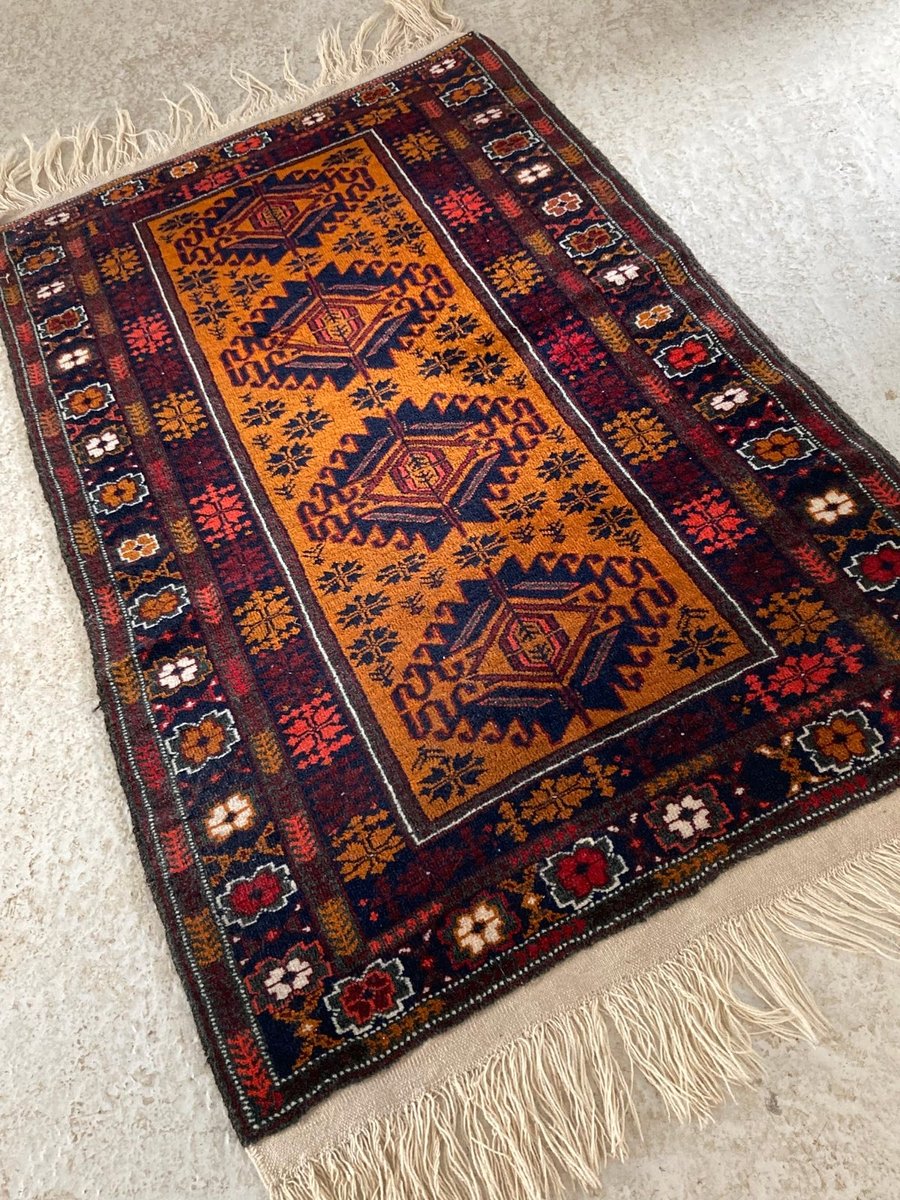 Ægte tæppe knyttet uld med blomster motiver 170x83
