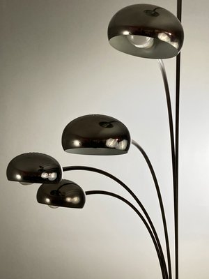 Gulvlampe i krom stål og marmor