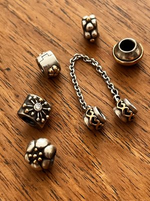 6 stk Pandora sølv og guld charms