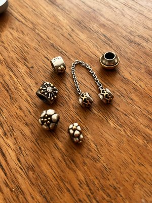 6 stk Pandora sølv og guld charms