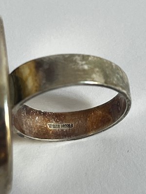From sølv ring