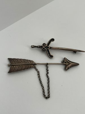 Par sølv broche og pin