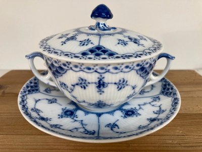 Royal Copenhagen Musselmalet Riflet Bouillon Kop