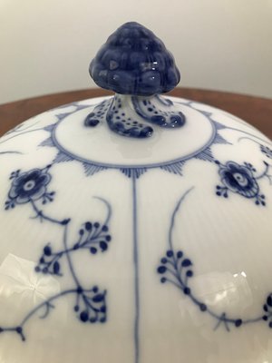Royal Copenhagen rund terrin nr. 397