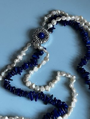 Halskæde af Lapis og perler