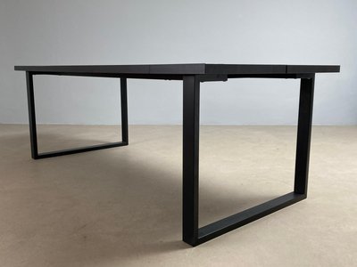 Minimalistisk spisebord.