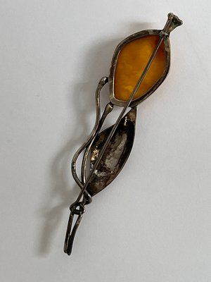 Rav sølv broche