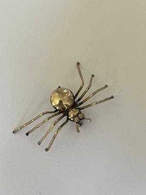 Broche i sølv i form af edderkop