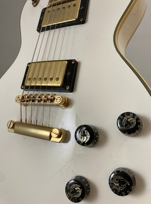 Supreme Rage hvid single cut elguitar med guld hardware