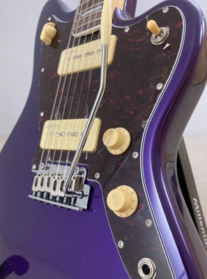 Revelation RVJT Elguitar Offset Design med ATN-5 Elektronik