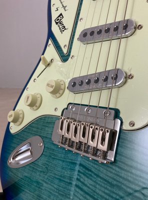 Burns London King Cobra Blue Elektrisk Guitar i Blå Flame Finish