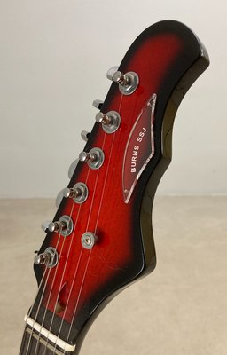 Burns SSJ Elguitar Rød/Sort Sunburst med Tremolo