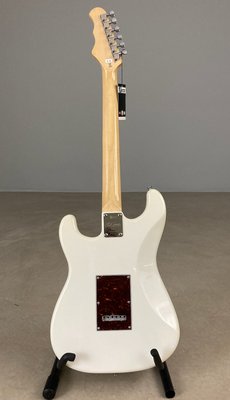 Burns Cobra White Elektrisk Guitar i Klassisk Vintage Design