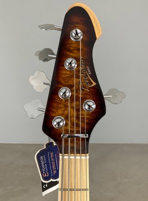 Revelation RBX5 5-strenget elbas med Quilted maple top