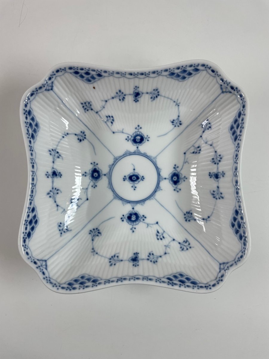 Royal Copenhagen Musselmalet Halvblonde Fad nr. 1/708