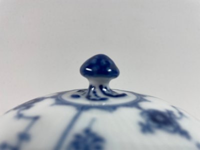 Sjælden Royal Copenhagen skål med låg nr. 240