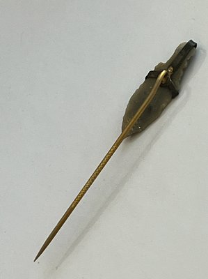 Pin med økse af flint