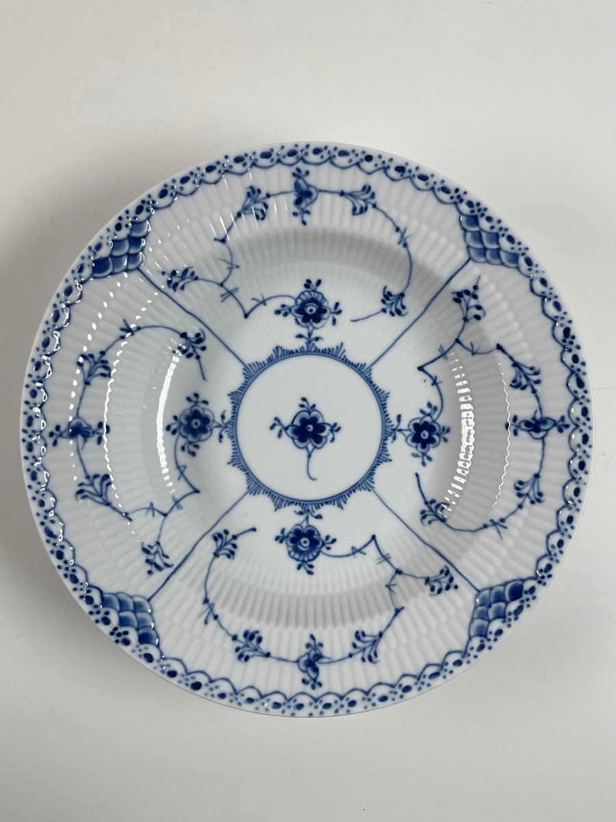 Royal Copenhagen dybetallerkner nr. 566