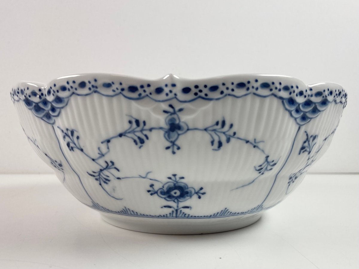 Sjælden royal Copenhagen skål nr. 632 halvblonde.
