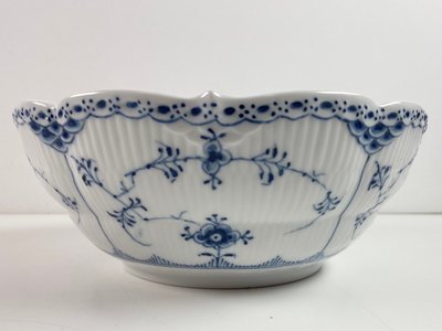 Sjælden royal Copenhagen skål nr. 632 halvblonde.