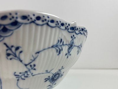 Sjælden royal Copenhagen skål nr. 632 halvblonde.