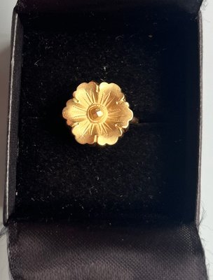 Mette Saabye blomster ring i 18 kt guld