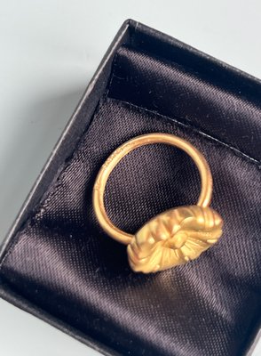 Mette Saabye blomster ring i 18 kt guld
