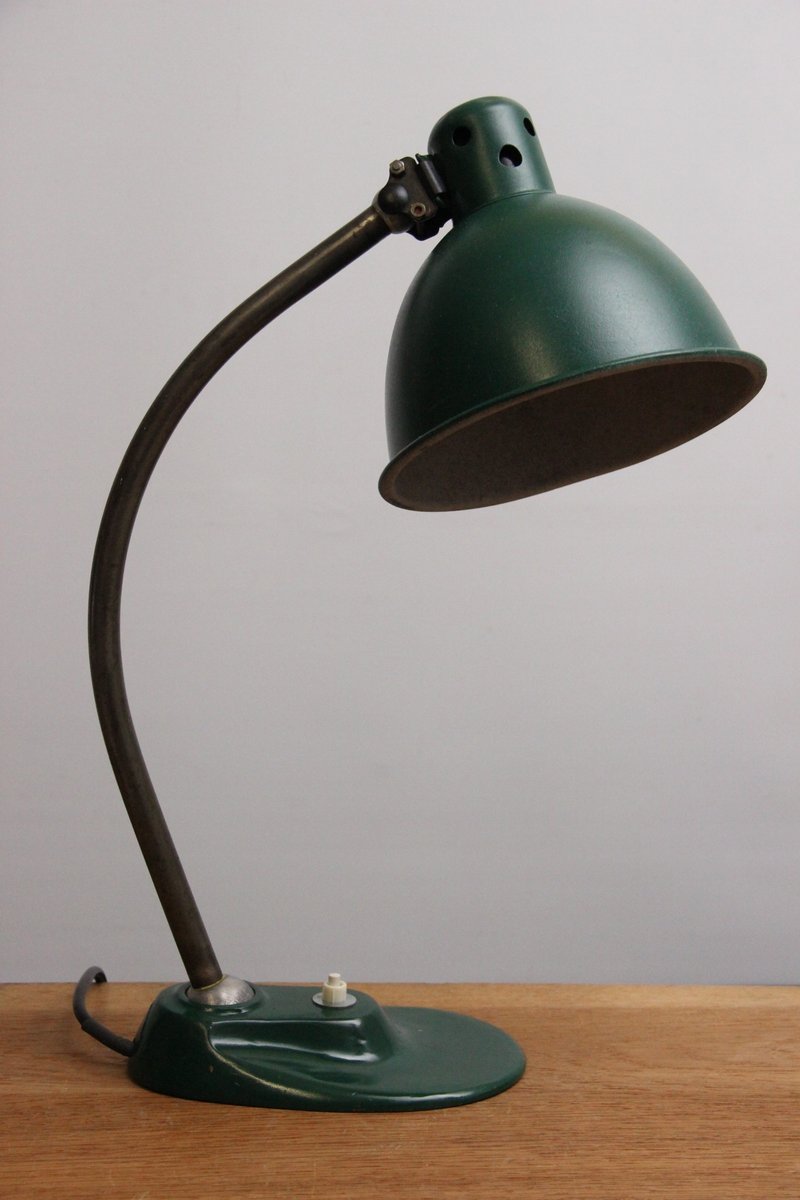 Skrivebordslampe i mørkegrøn