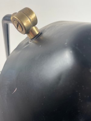 bordlampe med kegleformet metal skærm