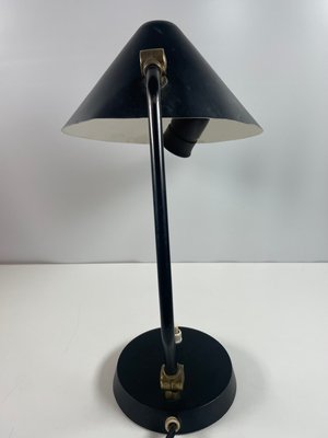 bordlampe med kegleformet metal skærm